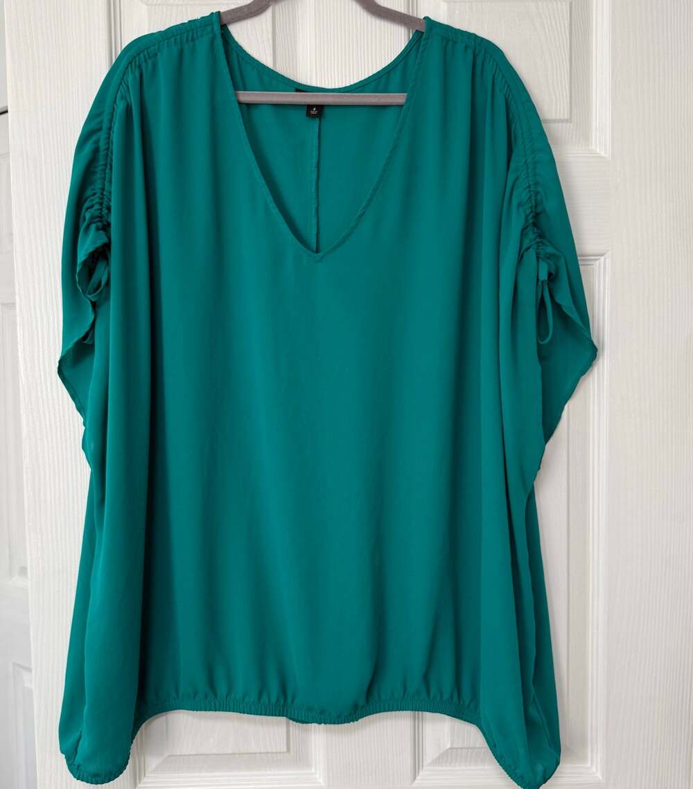Torrid Women's Green V-Neck Cinch Sleeve Top Size 4